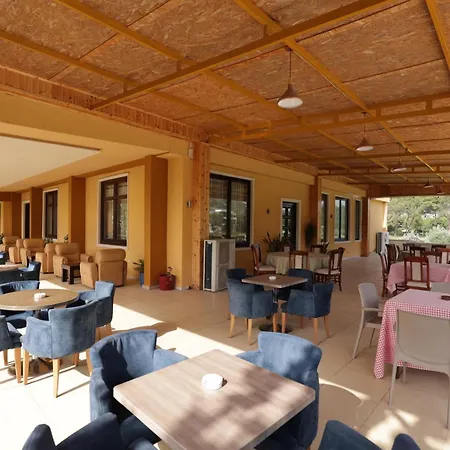Hotel Serenata Korcare Resort