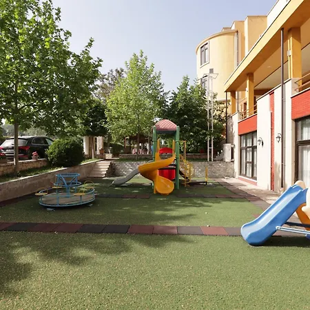 فندق Serenata Korcare 4*
