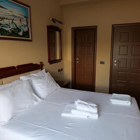 Отель Serenata Korcare 4*
