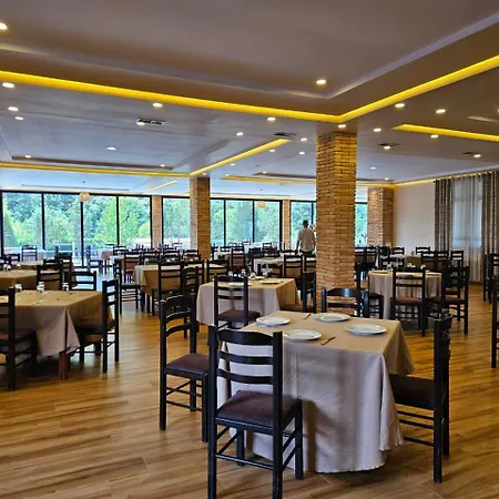 فندق Serenata Korcare 4*