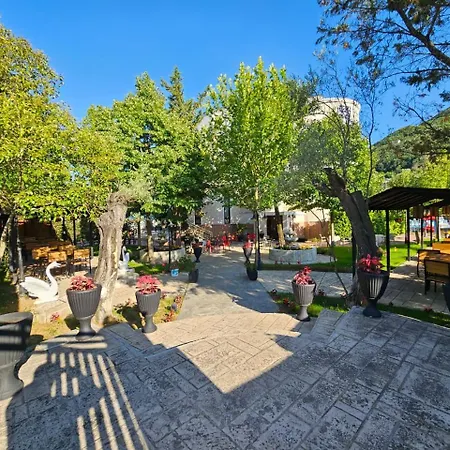 Serenata Korcare فندق 4*