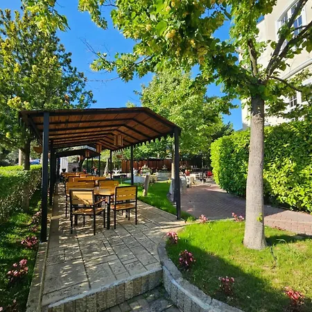 فندق Serenata Korcare 4*