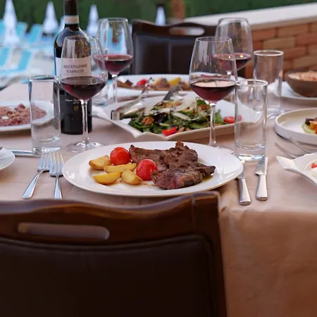 Serenata Korcare Szálloda 4*