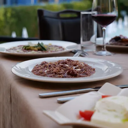 Szálloda Serenata Korcare 4*