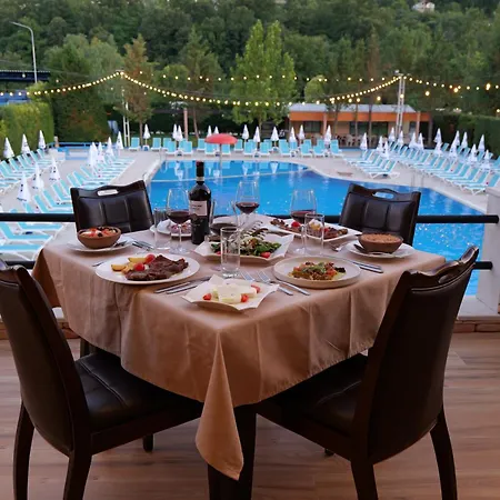 Serenata Korcare Szálloda 4*