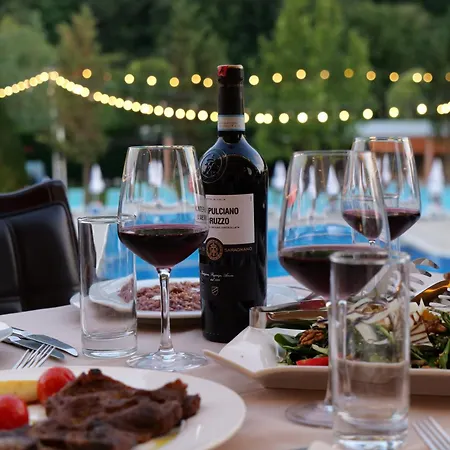 Szálloda Serenata Korcare 4*